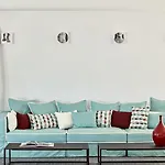 Kouros & Hotel Mykonos Town