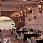 Kouros & Hotel Mykonos Town