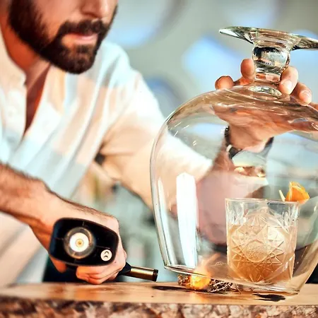 호텔 코우로스 호텔&스위트 5*